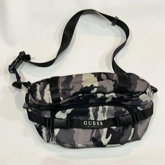Guess men’s waist pack - Camo - Picture 2 of 8